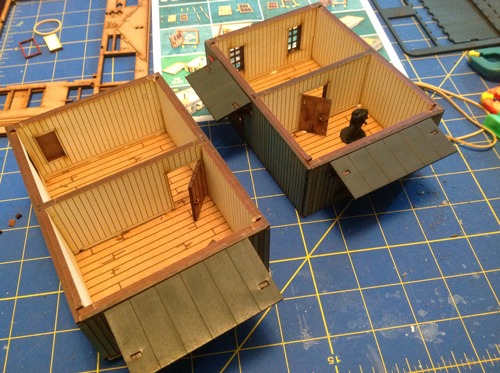 there are two levels that can be separated (for action inside the buildings) in this kit